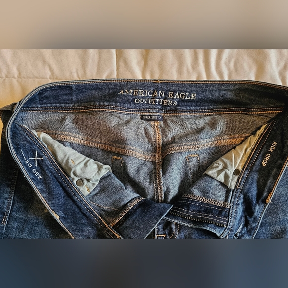 American Eagle Outfitter Blue Jeans Size:8 Length:34. AEO Denim. Kick Crop - Picture 3 of 3
